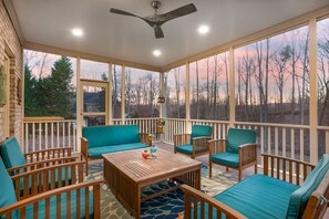 Terrace/patio - Modern Getaway near PTI Airport - Theater & Games (Summerfield)