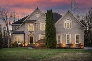 Exterior - Modern Getaway near PTI Airport - Theater & Games (Summerfield)