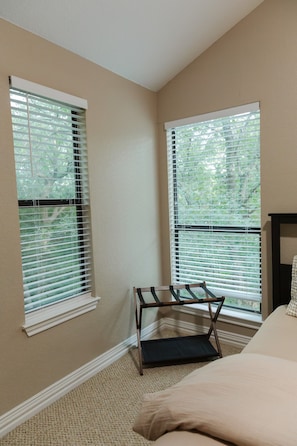 4 bedrooms, iron/ironing board, WiFi (free), bed sheets