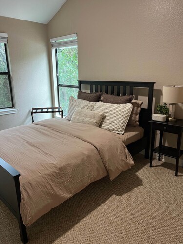 Retreat w/ Hot Tub & Game Room Near Lake Texoma