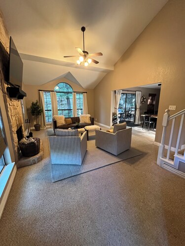 Retreat w/ Hot Tub & Game Room Near Lake Texoma
