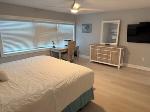 2 bedrooms, desk, iron/ironing board, travel crib - Stunning LG 2/2 NSB, fully renovated DIRECT OCEAN w/laundry, office area &4 beds (New Smyrna Beach)