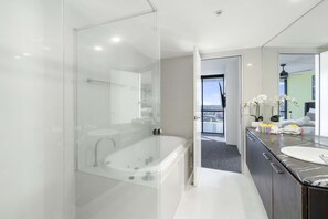 Appartement, 2 chambres, salle de bains privée, vue fleuve | Salle de bain