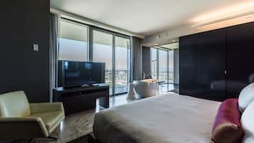 Muebles diferentes, escritorio y insonorización