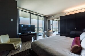 Individually furnished, desk, soundproofing, iron/ironing board - Palms Place Condo Hotel & Casino (Las Vegas)