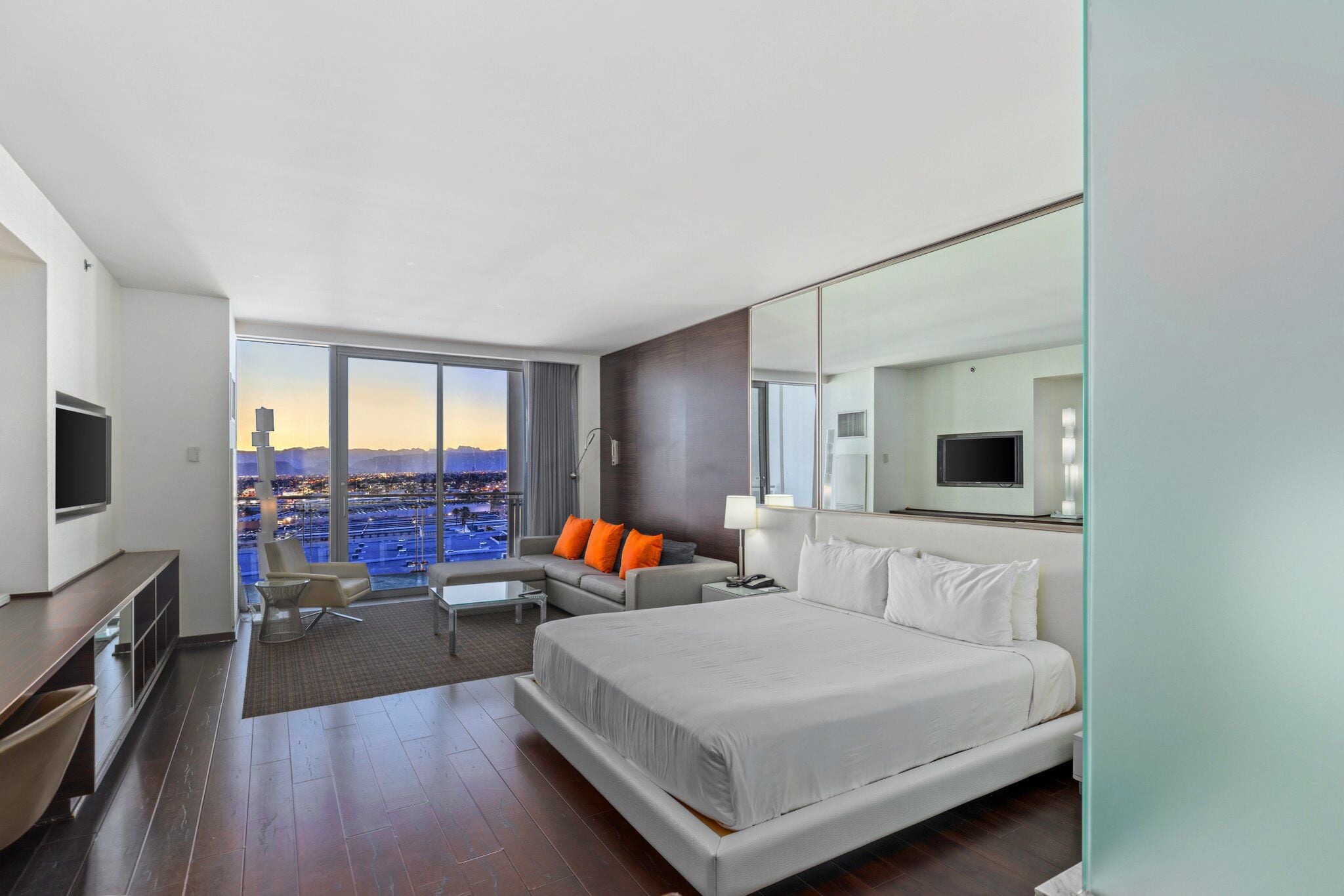 Mobiliari individual, escriptori i habitacions insonoritzades 