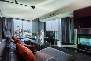 Individually furnished, desk, soundproofing, iron/ironing board - Palms Place Condo Hotel & Casino (Las Vegas)