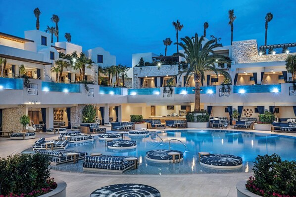 Outdoor pool - Palms Place Condo Hotel & Casino (Las Vegas)