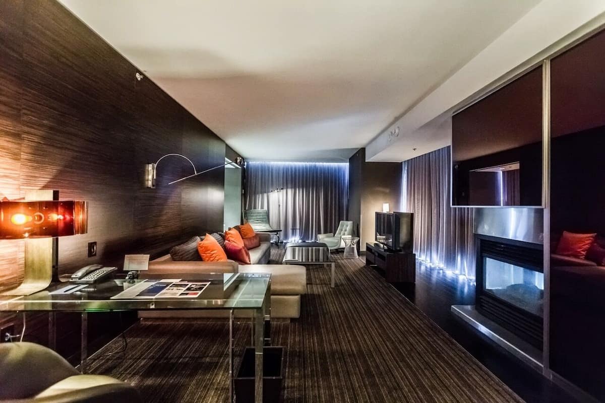 1 habitación, muebles diferentes y escritorio