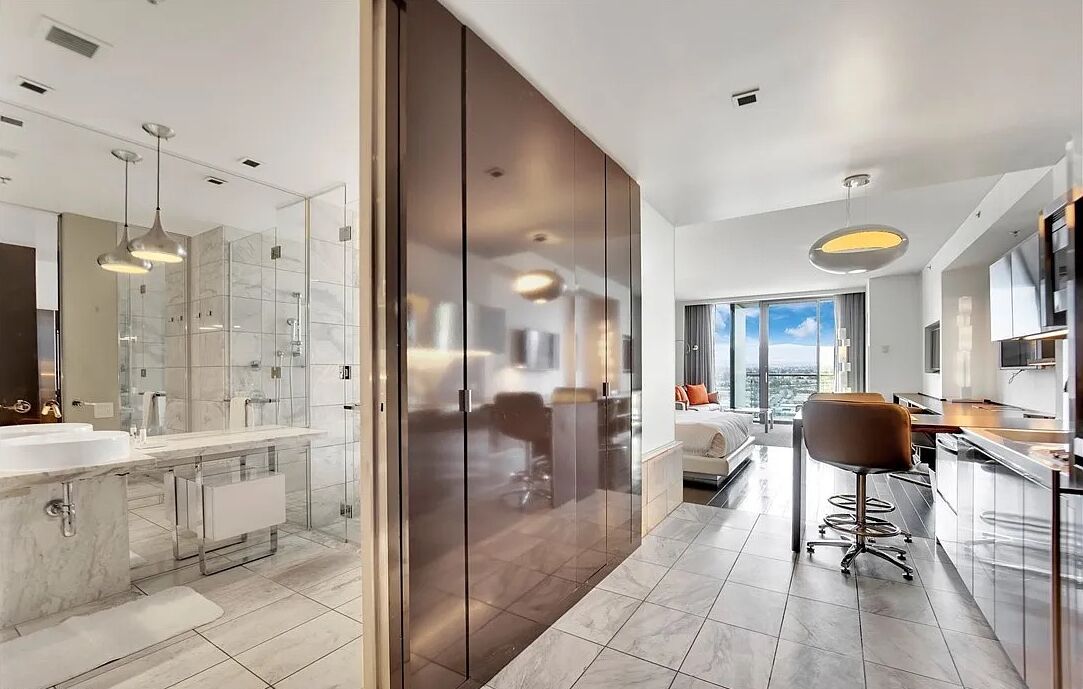 Mobiliari individual, escriptori i habitacions insonoritzades 