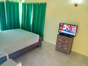 1 bedroom, iron/ironing board, free WiFi, bed sheets - Zeus Estate  (St John's)