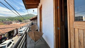 Loft | 1 bedroom, free WiFi, bed sheets