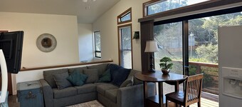 Cottage By The Sea And Trails.  Blocks from the Fiscalini Preserve.