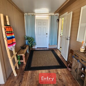 المنشأة من الداخل