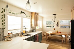 Fridge, microwave, oven, stovetop - The Biggest Little House in Reno Midtown! Cozy Home Theatre  & Backyard BBQ (Reno)