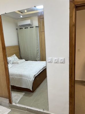 2 bedrooms, iron/ironing board, WiFi, bed sheets