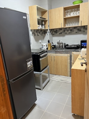 Fridge, microwave, oven, coffee/tea maker