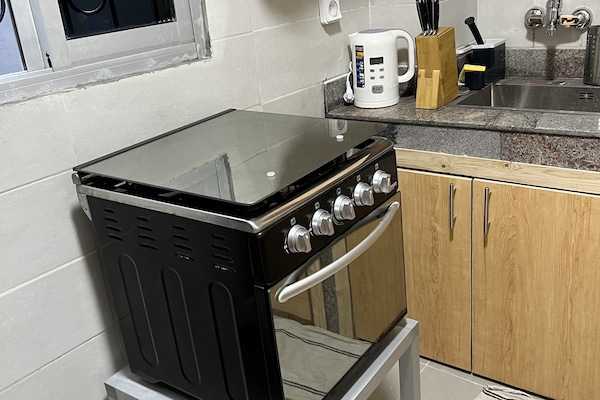 Fridge, microwave, oven, coffee/tea maker