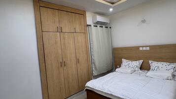 2 Schlafzimmer, BĂŒgeleisen/BĂŒgelbrett, WLAN, BettwĂ€sche