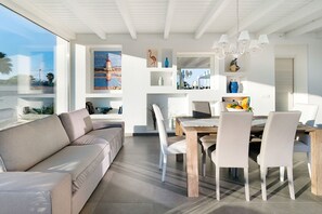 Dining - Stunning private villa for 10 guests with WIFI, pool, A/C, TV and terrace (Marsala)