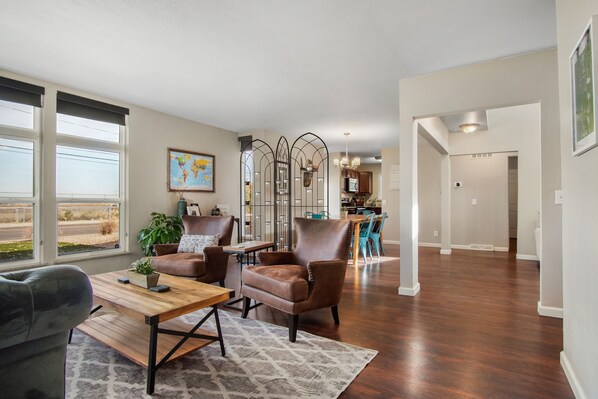 Interior - Cozy two bedroom home with beautiful landscaped yard. (Denver)