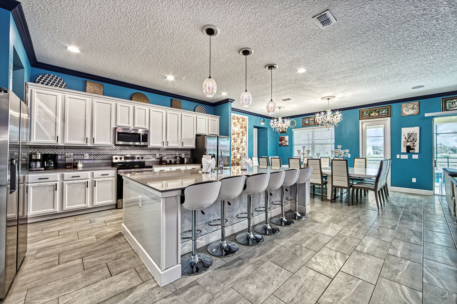 Frigorífic, microones, forn i placa de cuina 