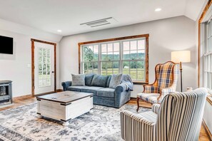 TV, fireplace, offices