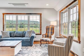 TV, fireplace, offices