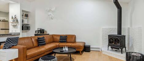 Fernseher, Kamin, Arbeitsbereiche