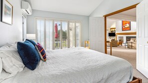 4 bedrooms, desk, iron/ironing board, WiFi