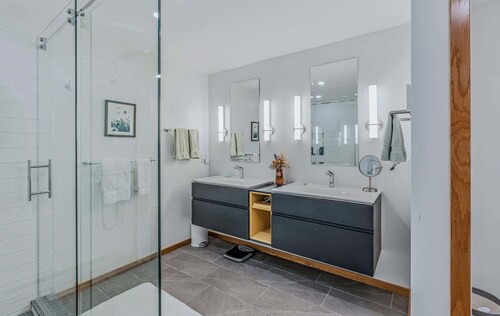 Sauna, Close to Club - Gracious Dartmouth Place 9B