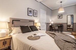 3 quartos, ferros/tábuas de passar roupa, Wi-Fi, roupa de cama