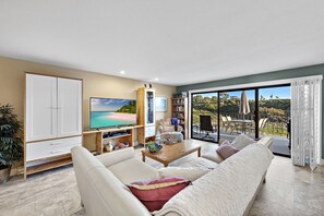Smart TV - Beautiful San Clemente Beach Condo, Walking to the Sand (San Clemente)