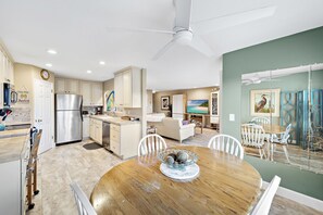 Interior - Beautiful San Clemente Beach Condo, Walking to the Sand (San Clemente)