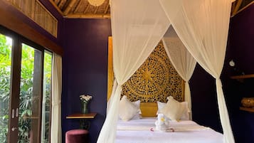 Deluxe tweepersoonskamer | Een kluis op de kamer, een bureau, gratis wifi, beddengoed