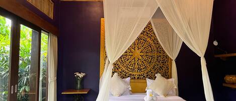 豪華雙人房 | 房內夾萬、書桌、免費 Wi-Fi、床單