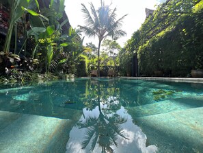 室外游泳池