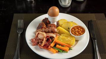 Sarapan bufet setiap hari (KES 18 seorang)