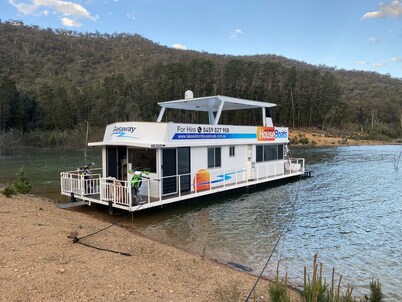 Lake Eildon Houseboat hire 