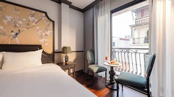 1 bedroom, desk, soundproofing, free WiFi