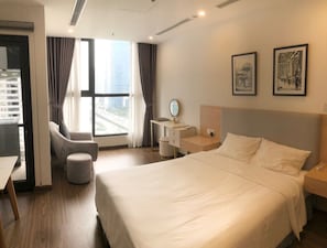 Business Apartment, 1 King Bed, City View