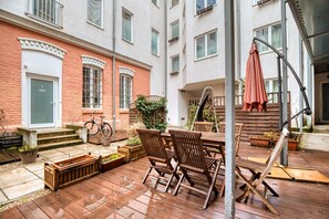 Outdoor dining - Renovated Leopoldstadt 1BR, Fully Furnished & Decorated, by Blueground (Vienna)