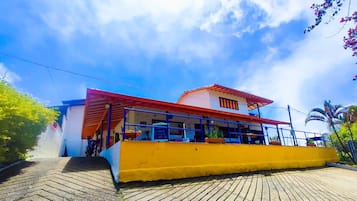 Mặt tiền nơi lưu trú