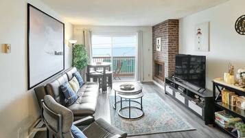 TV, fireplace, offices
