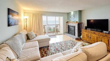 Televisión, reproductor de DVD y tenis de mesa