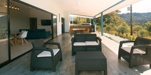 Outdoor dining - Cielo Azul House with private Pool and River View (Provincia de Puntarenas)