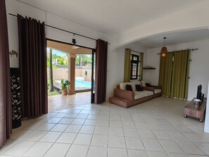 Pool - Appartement, Moderne Avec Piscine a 5mins de la Plage, Ideal Pour les Couples (Pereybere)