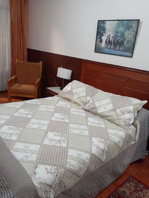 Comfort-Zimmer | Schreibtisch, schallisolierte Zimmer, kostenloses WLAN