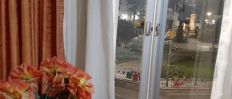 1 bilik tidur, meja, kalis bunyi, Wi-fi percuma