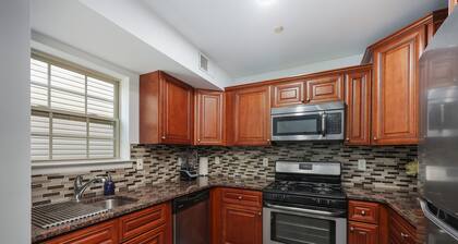 Cozy 2bedrooms/2 bathrooms near NYC/EWR.Close to train station